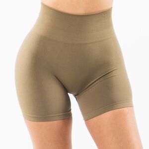 Alphalete amplify Willow Shorts